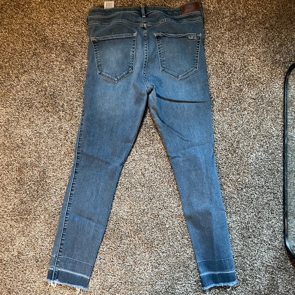 Hollister Jeans size 7R - Picture 3 of 3
